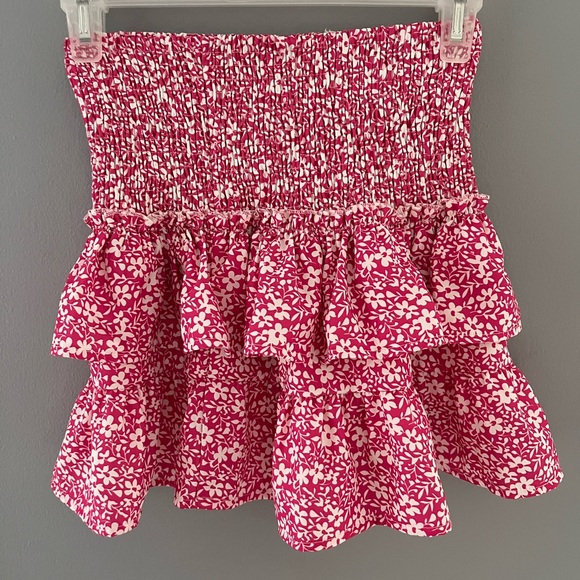 (3 for 15) NWOT skirt with built in shorts / size m - Picture 2 of 3